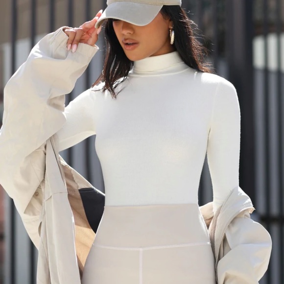 Joah Brown Tops - Joah brown white ribbed turtleneck